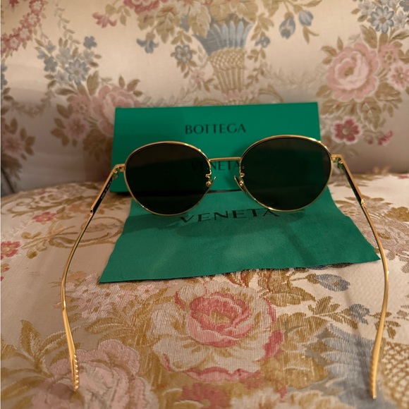 Authentic Bottega Veneta Gold Mirror Sunglasses - Picture 5 of 12